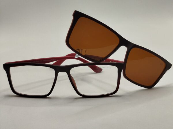 Armação Acetato Total Marron Clip-on Quadrada com Detalhe na Arte Vermelho