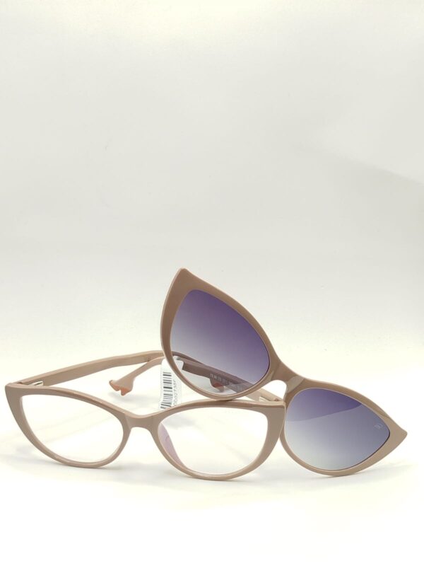 Armação Acetato  Clip-on Gatinho Nude Liso com Detalhe Sapato na Arte Ferrovia. RF.22125800315517145
